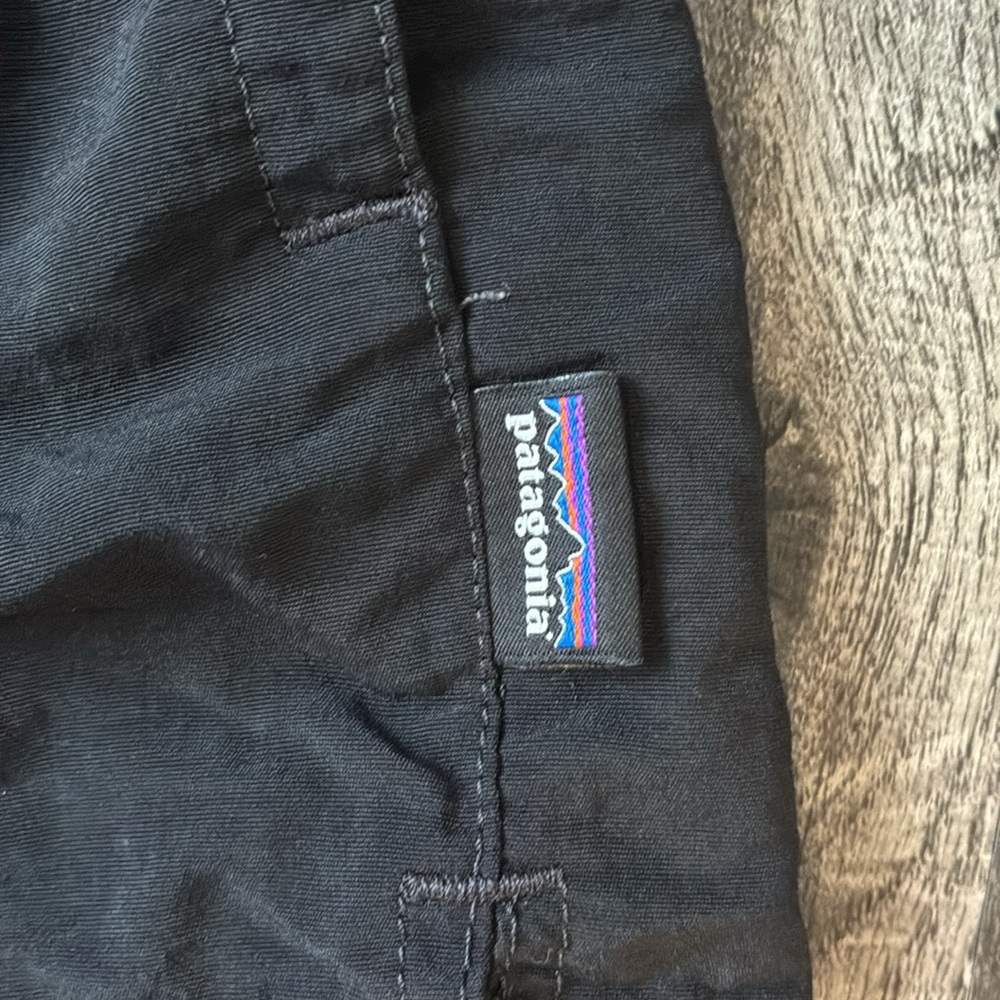 Patagonia Barely Baggies Shorts 2.5” ✧ Black ✧ Size M - Picture 3 of 5
